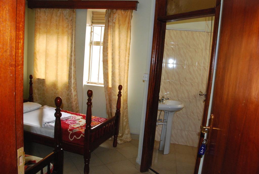 Serene Hotel Kampala Quarto foto